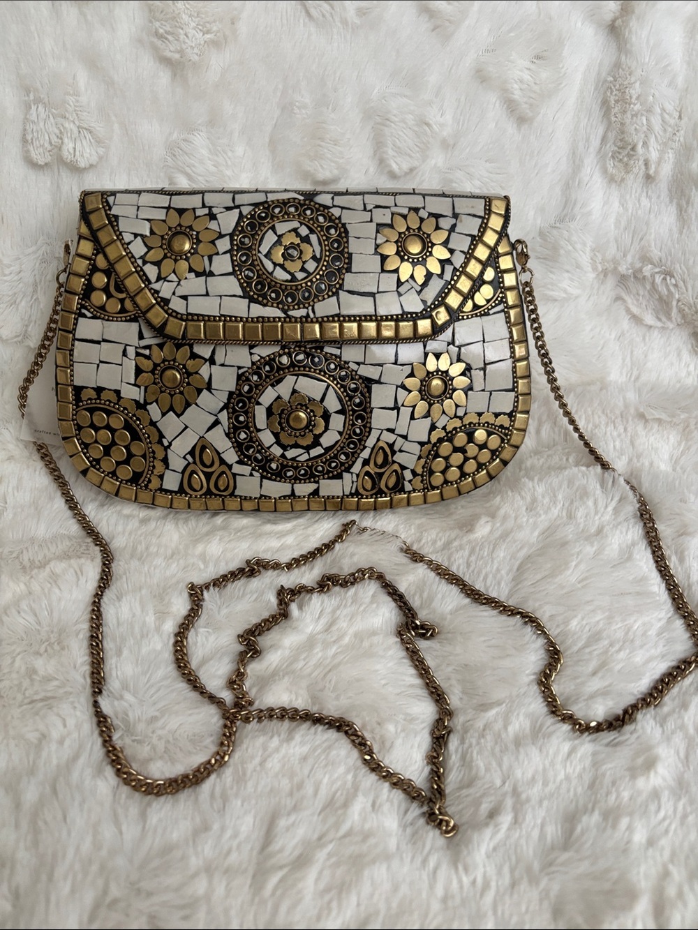 Antik Kraft White and Gold Mosaic Floral Embellished Crossbody/Clutch - Picture 5 of 10